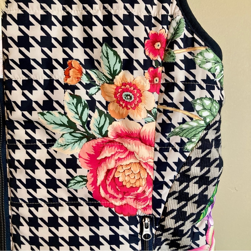 NEW Johnny Was Sasha Vest Reversible Puffer Houndstooth Floral Black White Sz M - Picture 13 of 16